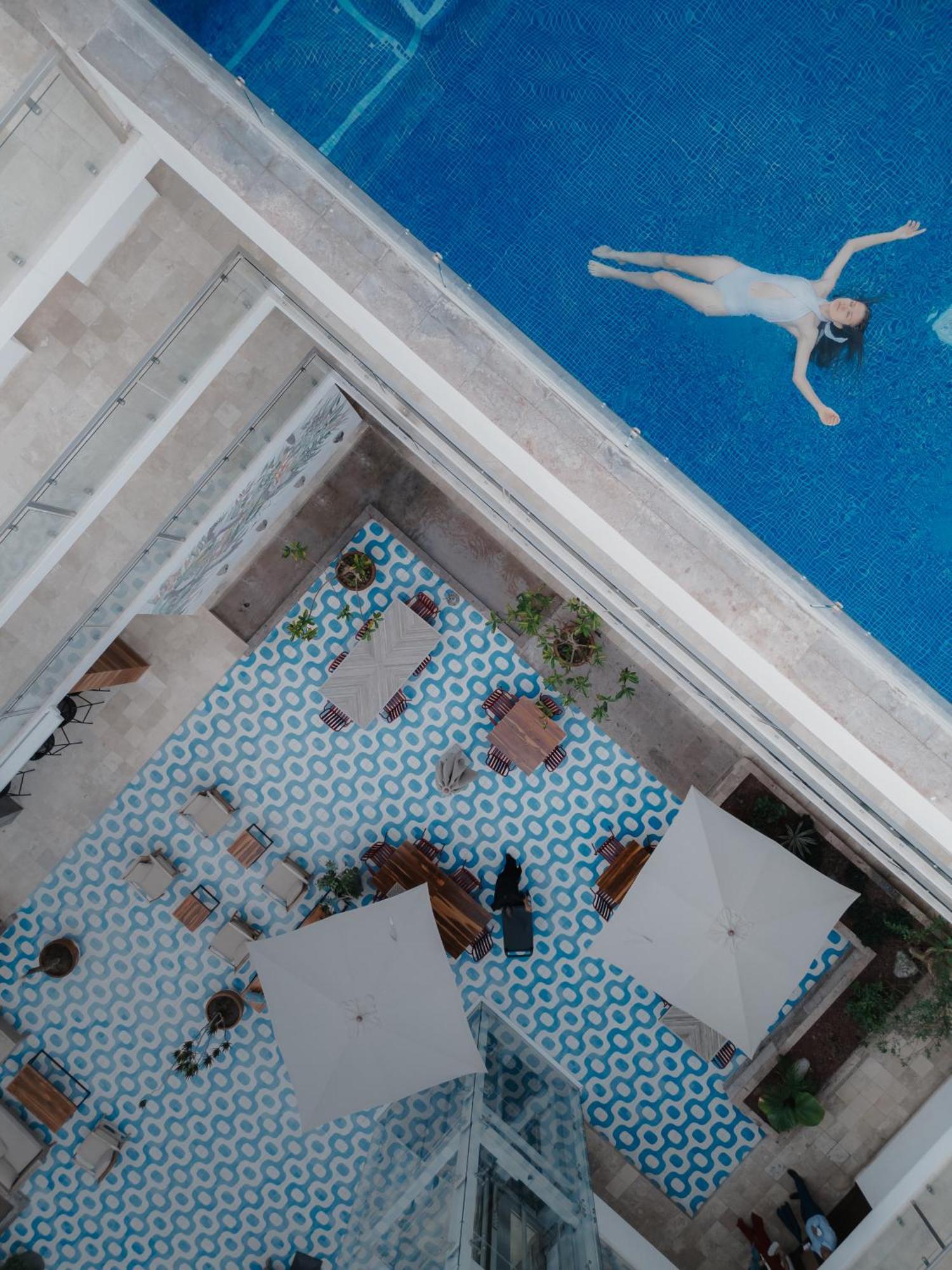 拉巴斯大教堂酒店 外观 照片 The swimming pool at the hotel