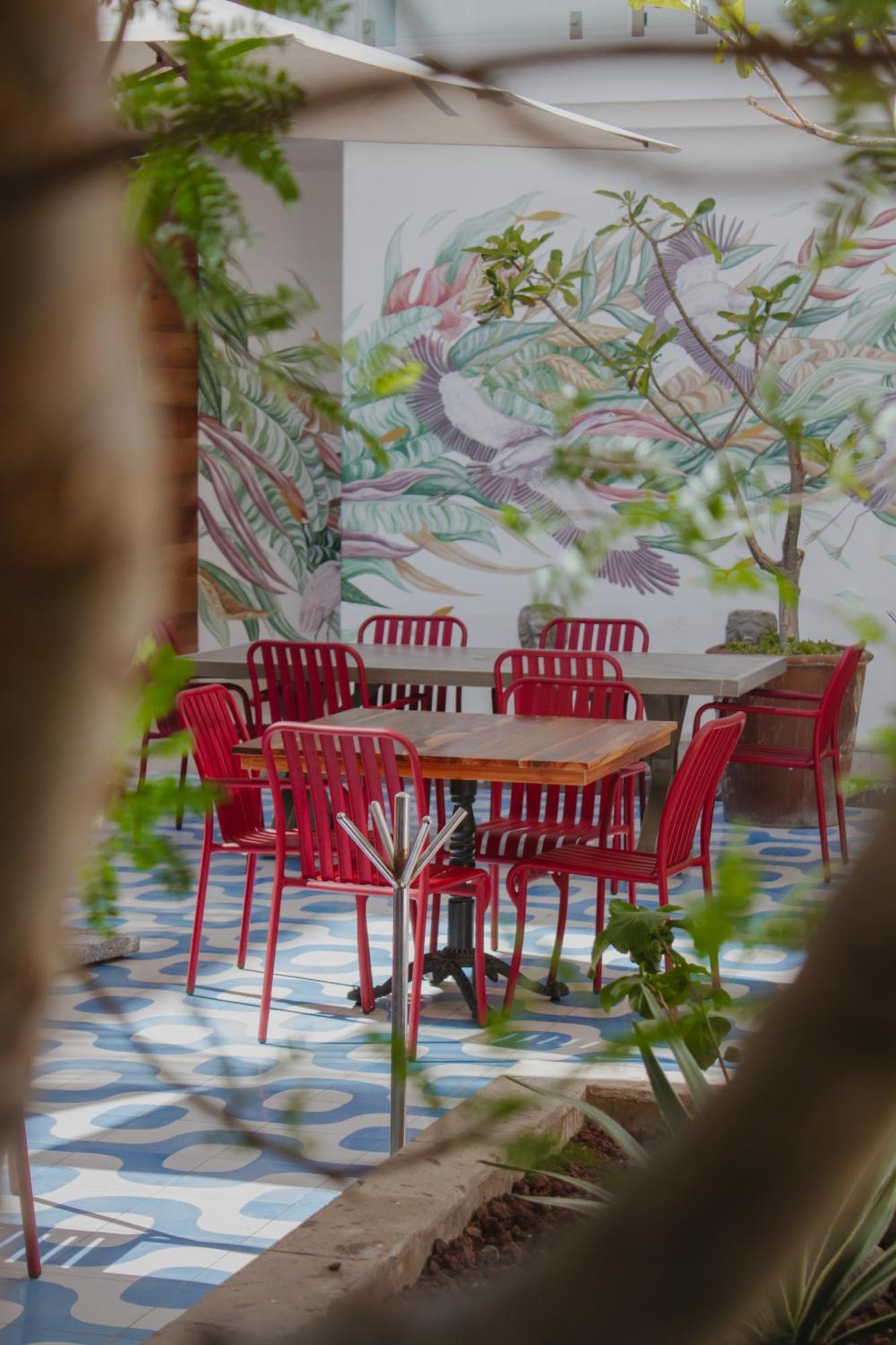 拉巴斯大教堂酒店 外观 照片 The interior of the restaurant