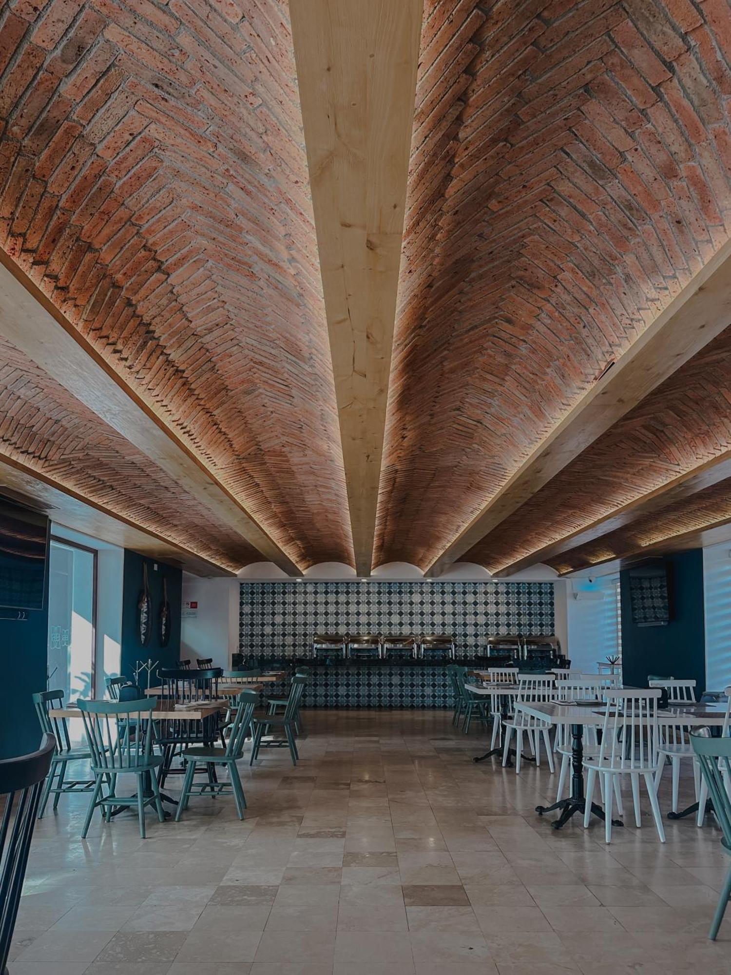 拉巴斯大教堂酒店 外观 照片 The interior of the restaurant
