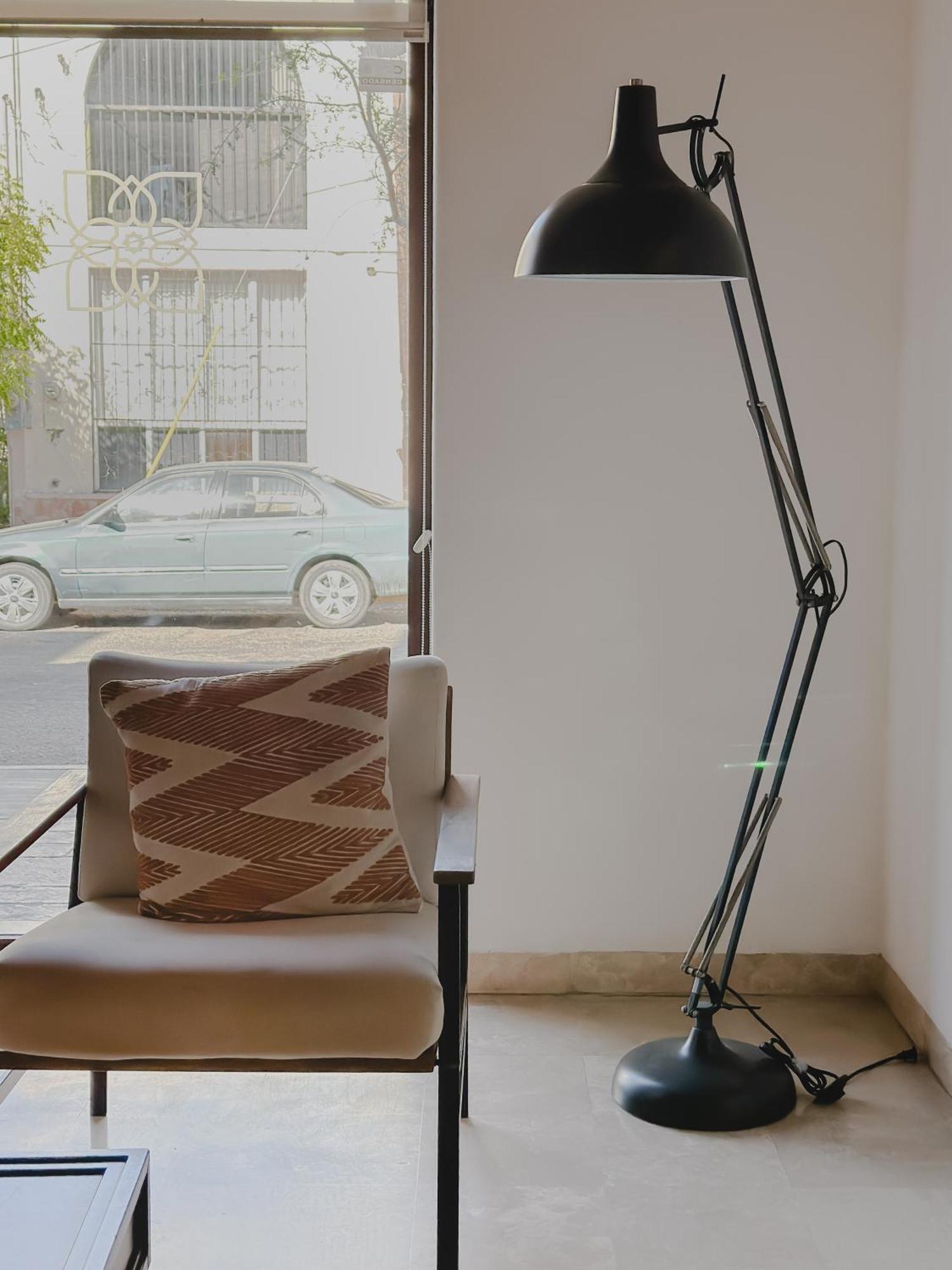 拉巴斯大教堂酒店 外观 照片 A floor lamp