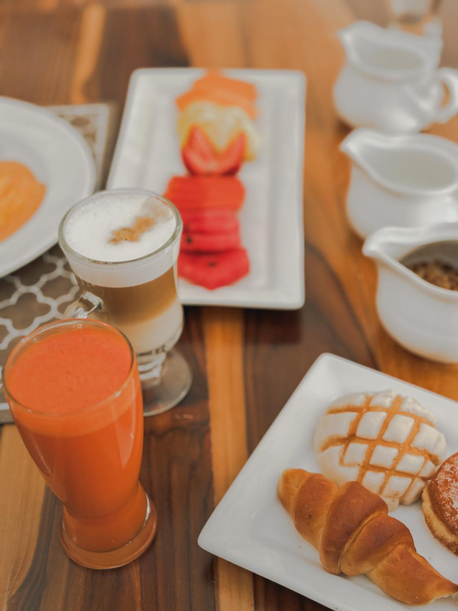 拉巴斯大教堂酒店 外观 照片 A glass of carrot juice