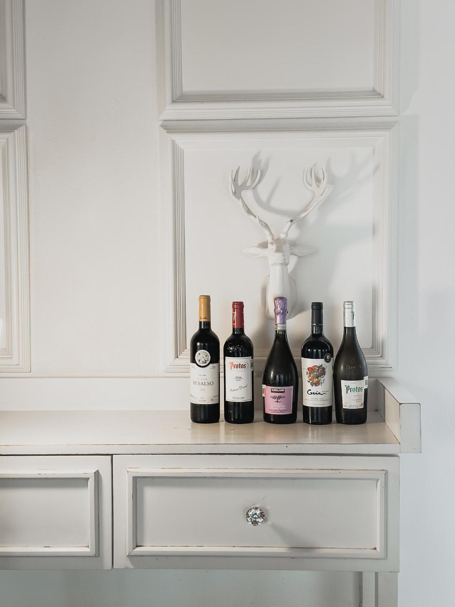 拉巴斯大教堂酒店 外观 照片 A selection of wine from the Rioja DOCa