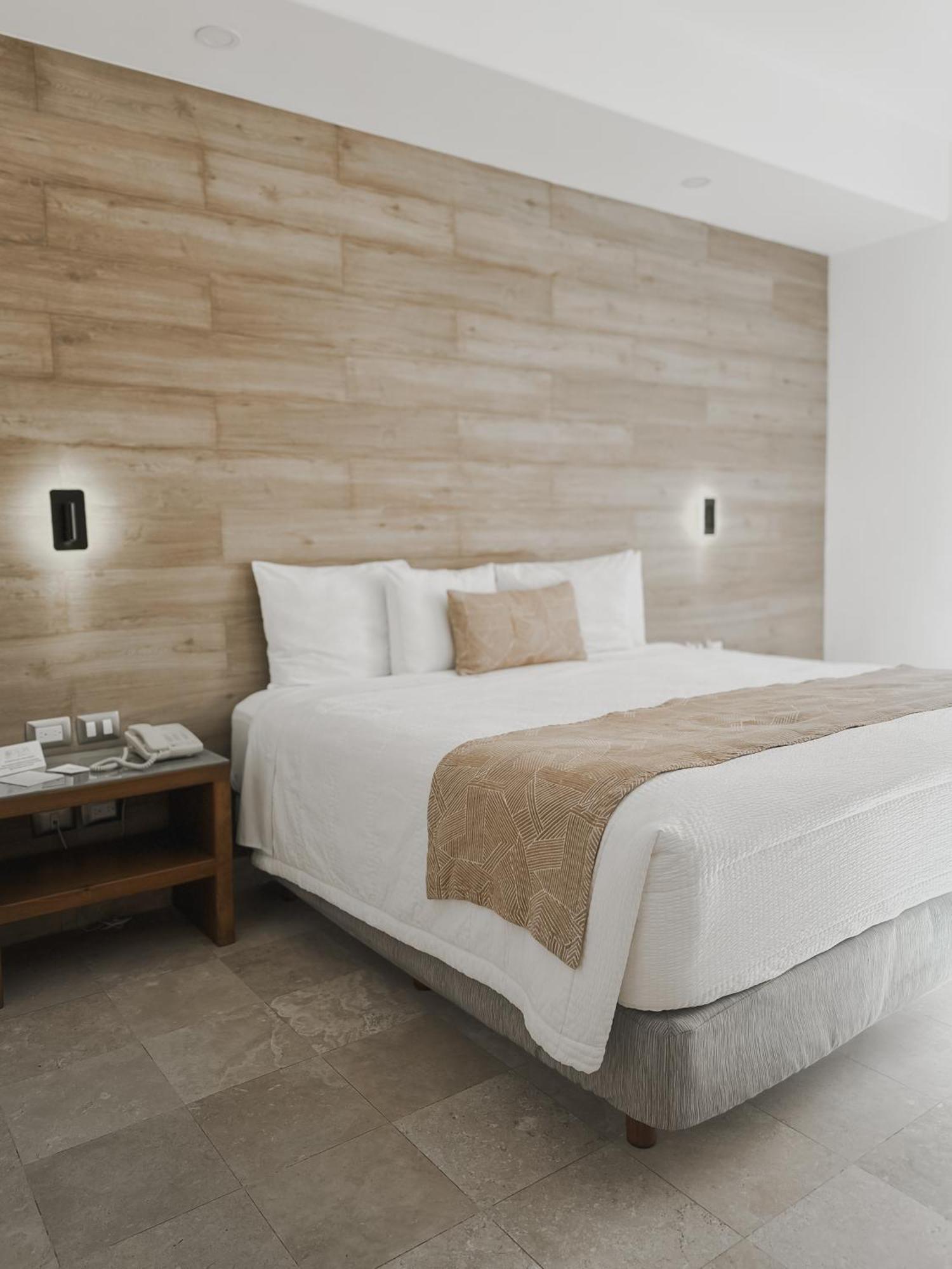 拉巴斯大教堂酒店 外观 照片 A bed with a bed runner
