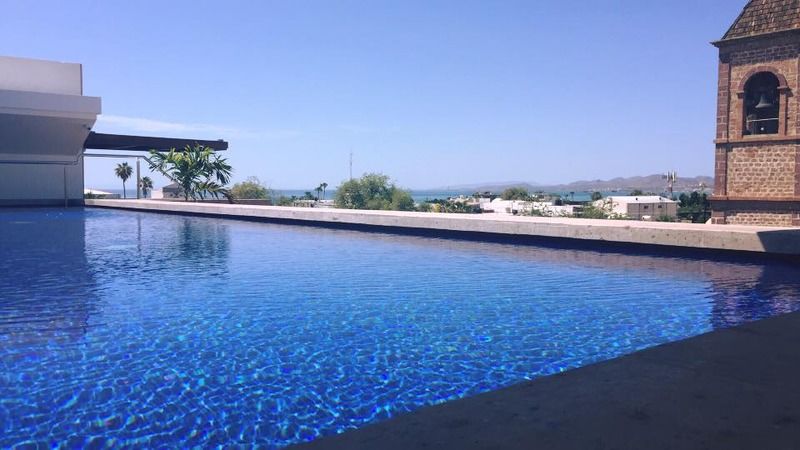 拉巴斯大教堂酒店 外观 照片 Infinity pool at the hotel