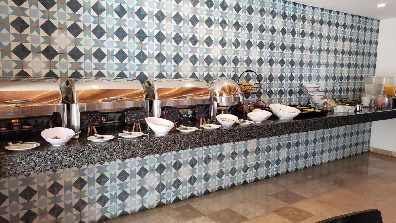 拉巴斯大教堂酒店 外观 照片 A buffet at a hotel